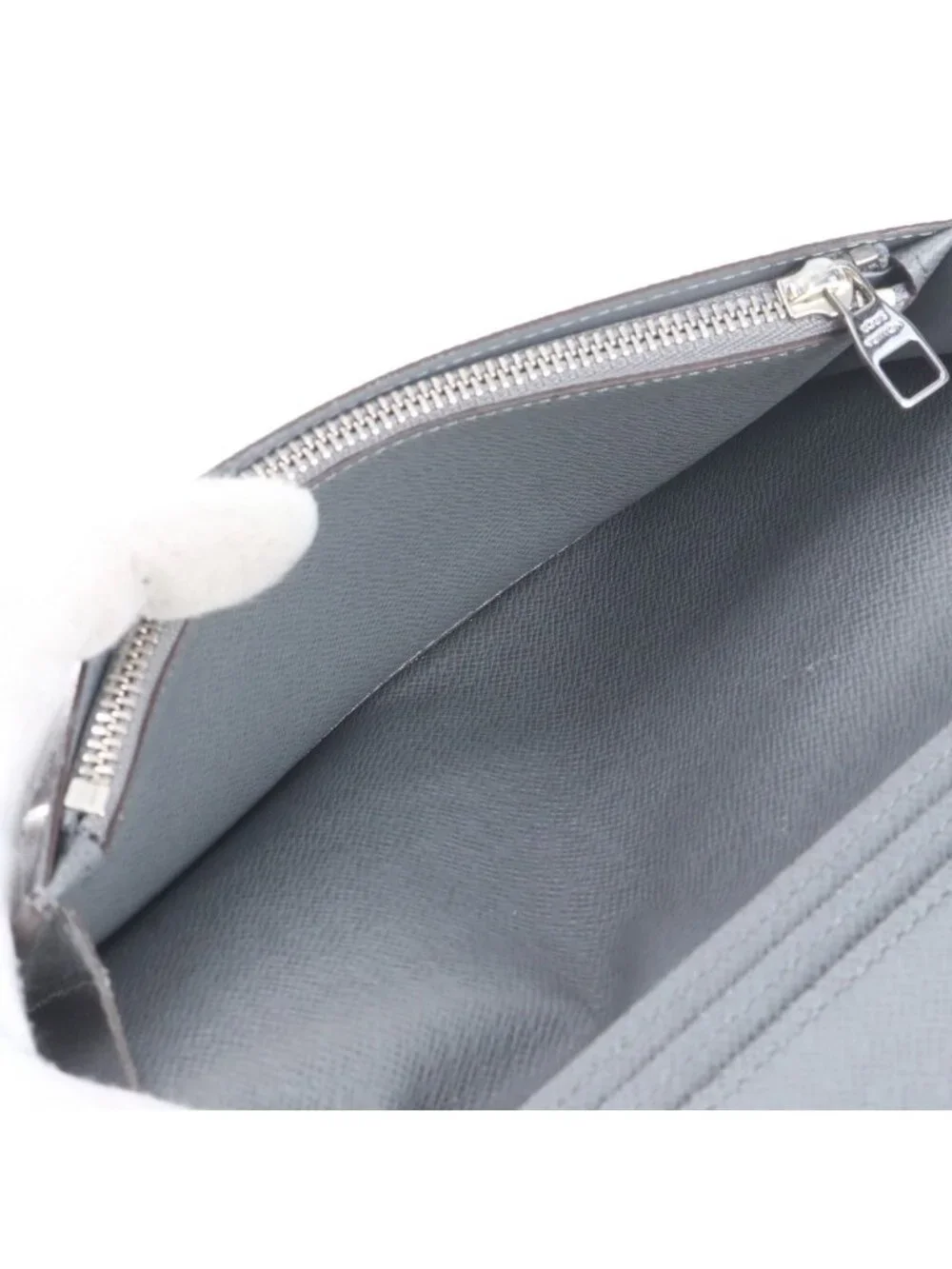 Louis Vuitton Taiga Portefeuille Brazza Glacier Leather Wallet Bifold